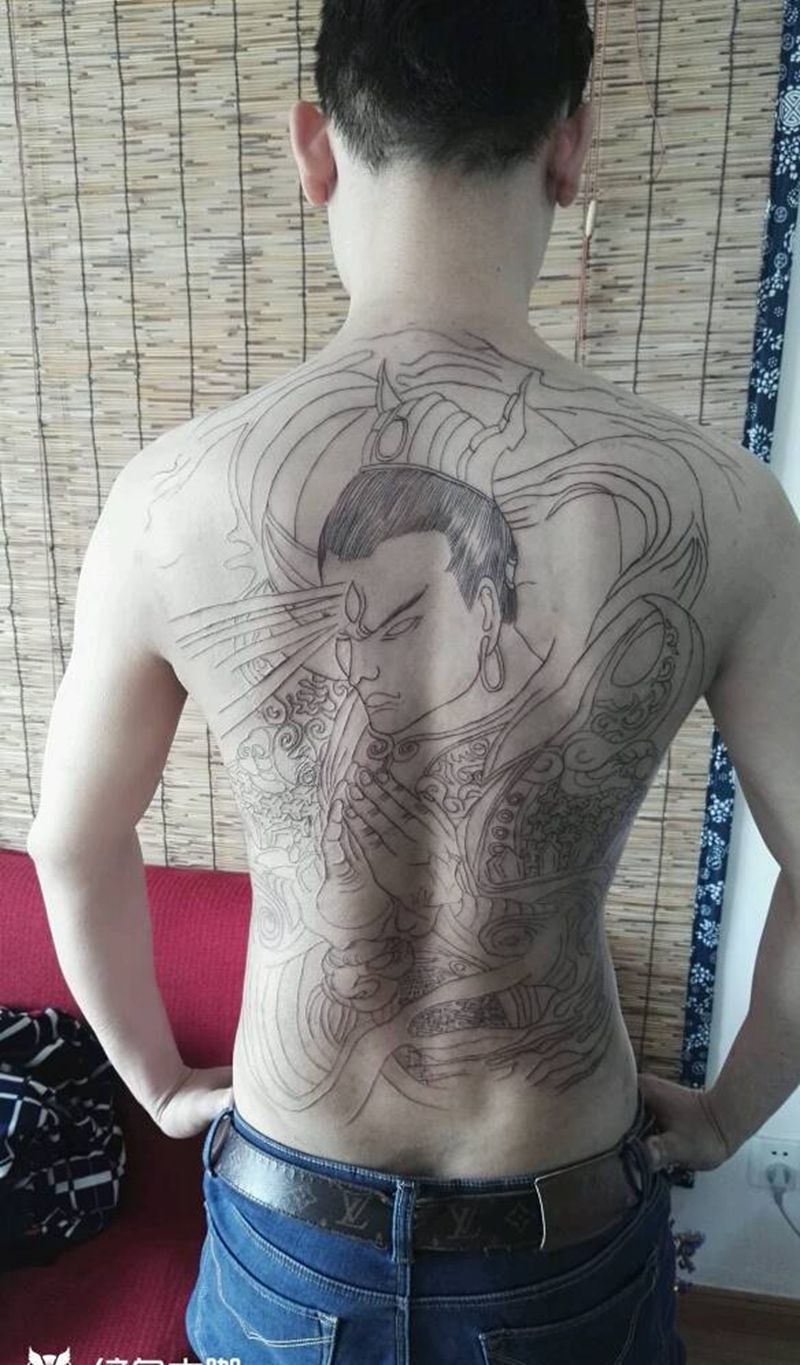 激光眼～杨戬～走夜路不用手电筒纹身图片_背部纹身图案