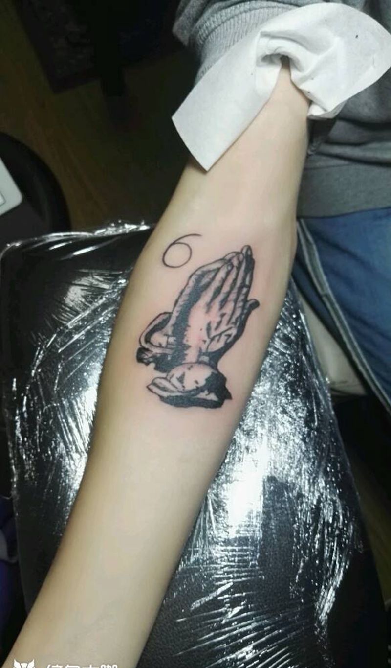 祈祷纹身图片_手臂纹身图案