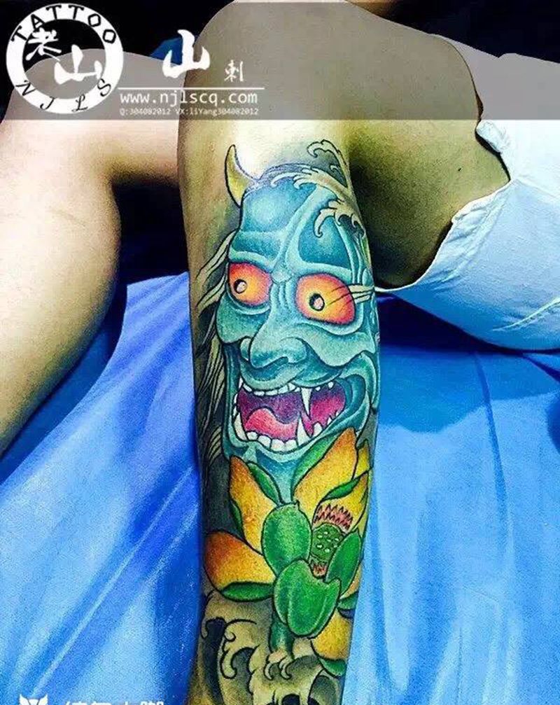 包小腿大牙鬼纹身图片