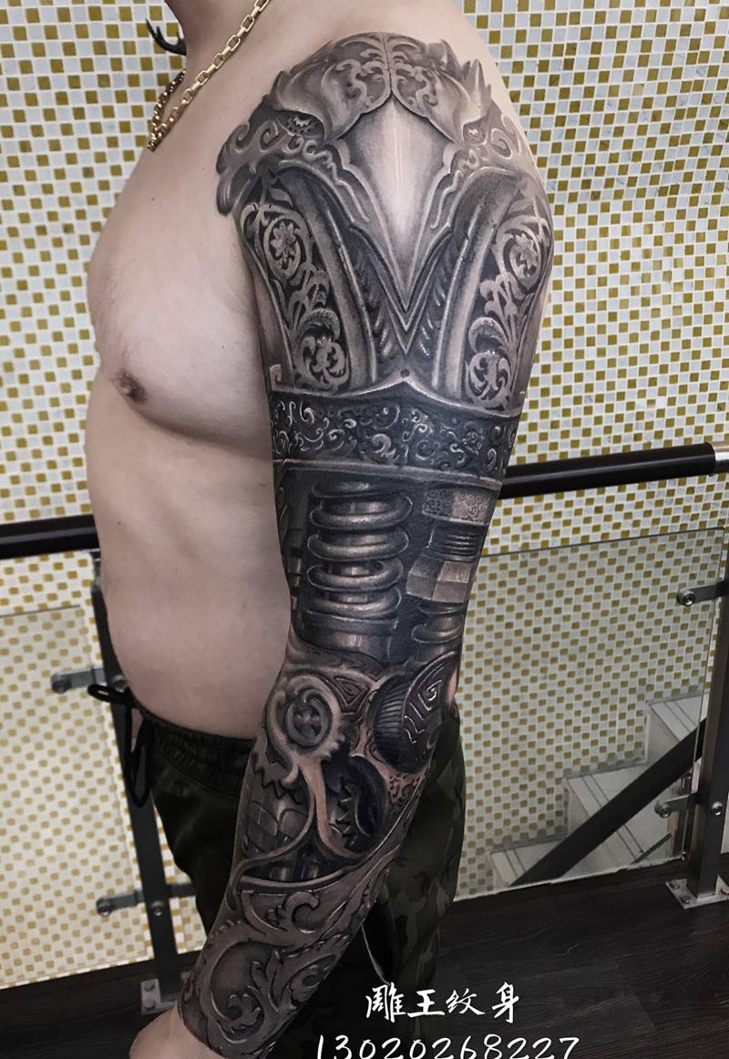 雕凤臂纹身图片