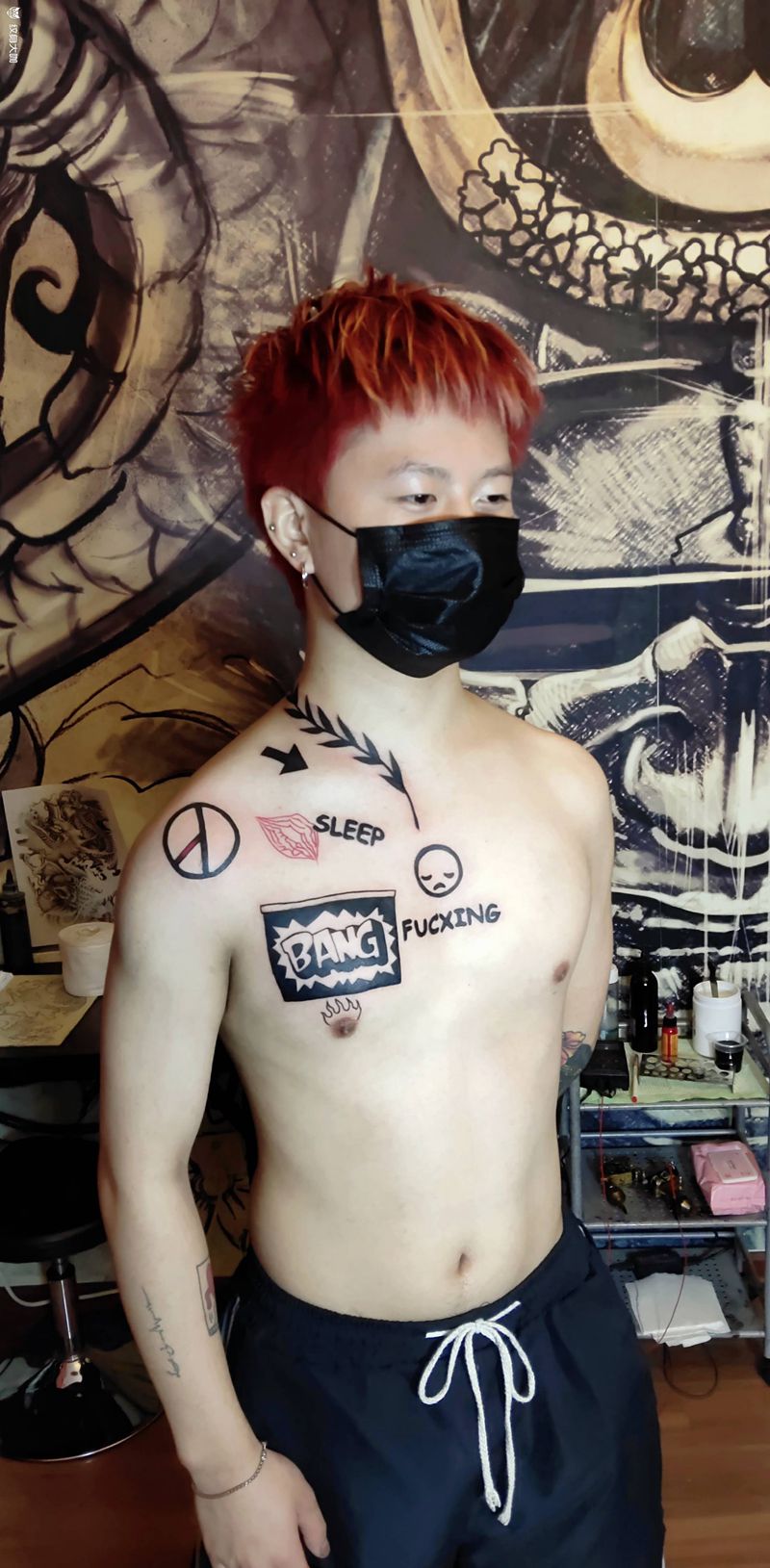 个性欧美纹身图片_肩部胸部几何New School纹身图案