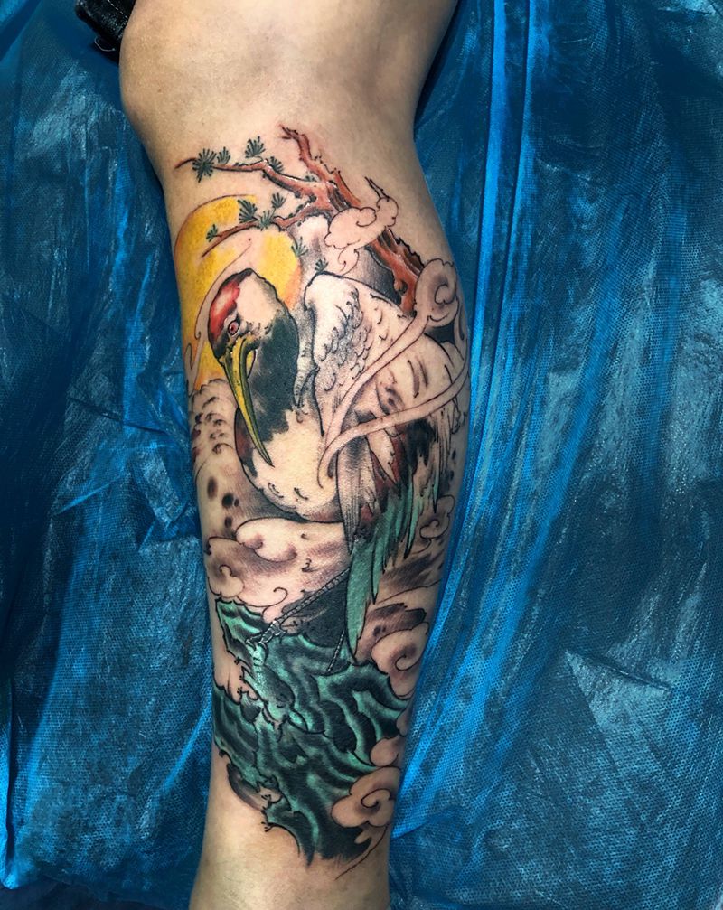 鹤，遮盖纹身图片_腿部新传统纹身图案