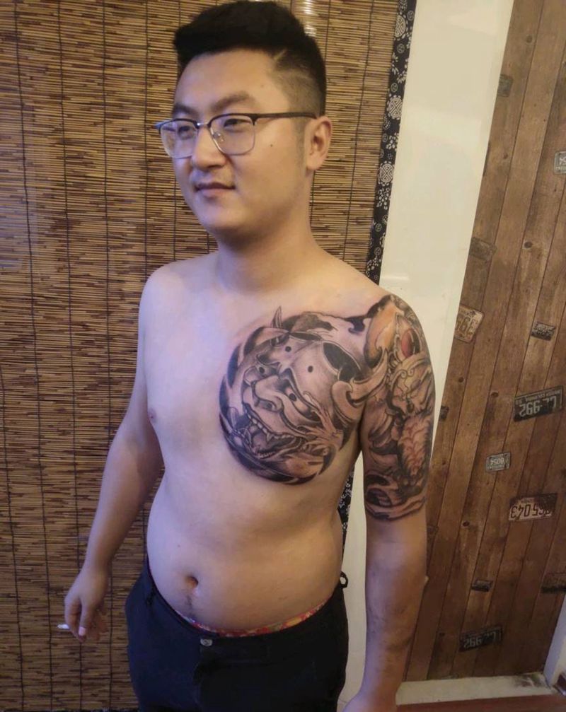 半甲纹身图片_肩部胸部纹身图案