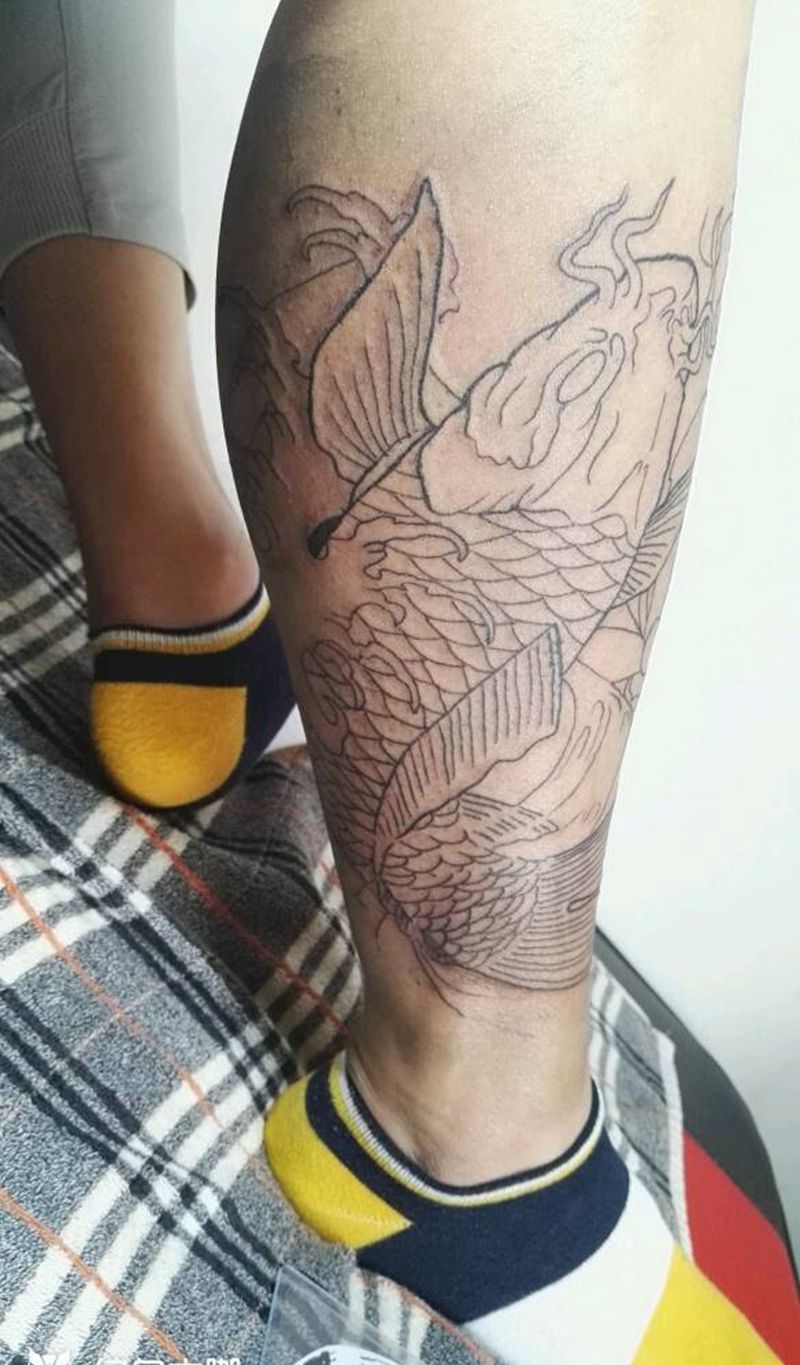 小腿鲤鱼纹身图片