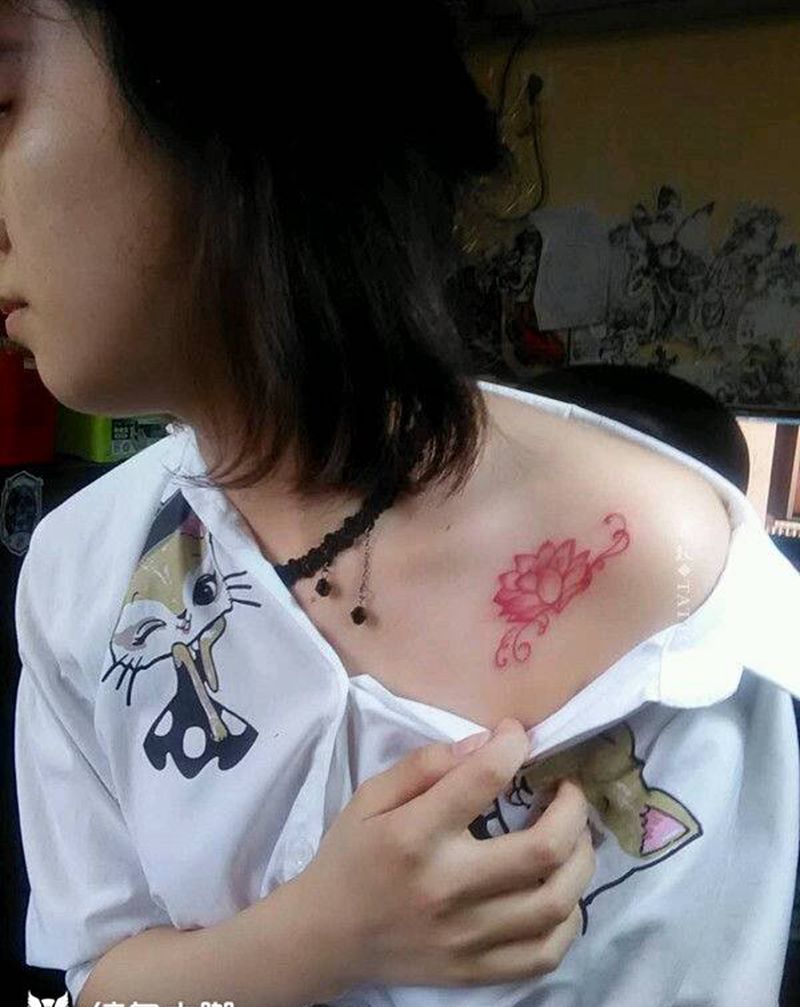 荷(两枚)纹身图片_胸部背部清新植物成品纹身图案