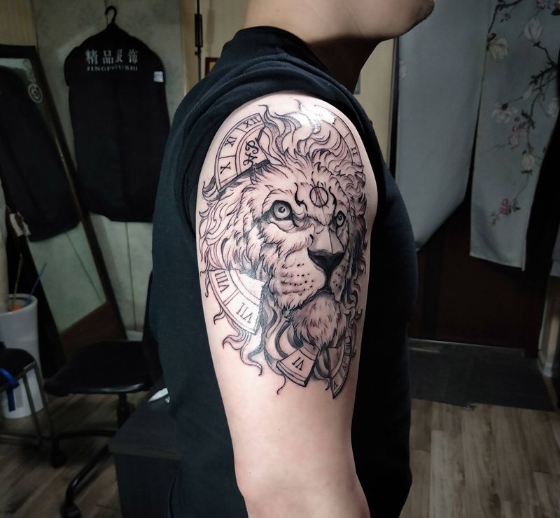 狮子头未完成纹身图片_肩部手臂欧美写实纹身图案