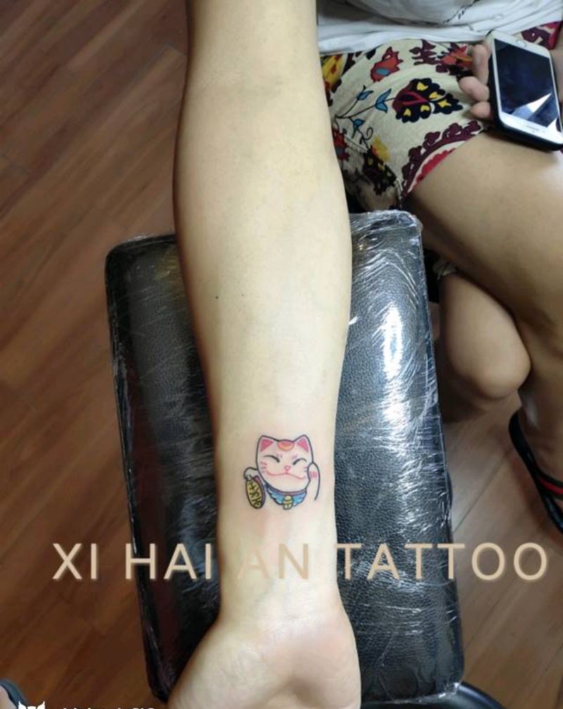 招财猫纹身图片_手臂纹身图案