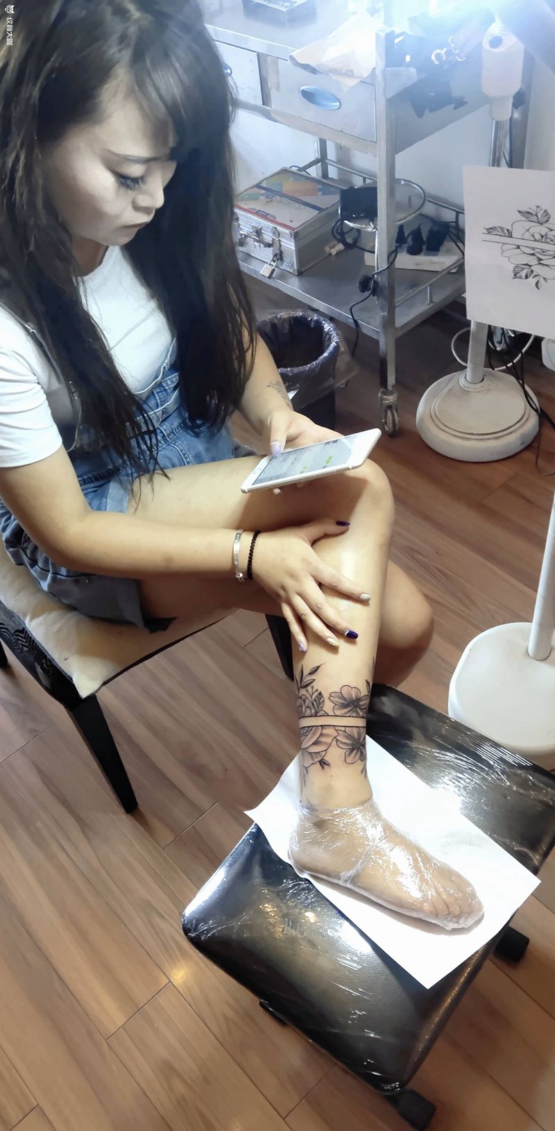 素花腿环纹身图片_腿部点刺图腾纹身图案