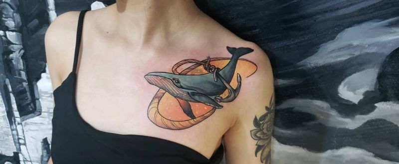 鲸鱼纹身图片_胸部New School鲸鱼遮盖锁骨纹身图案