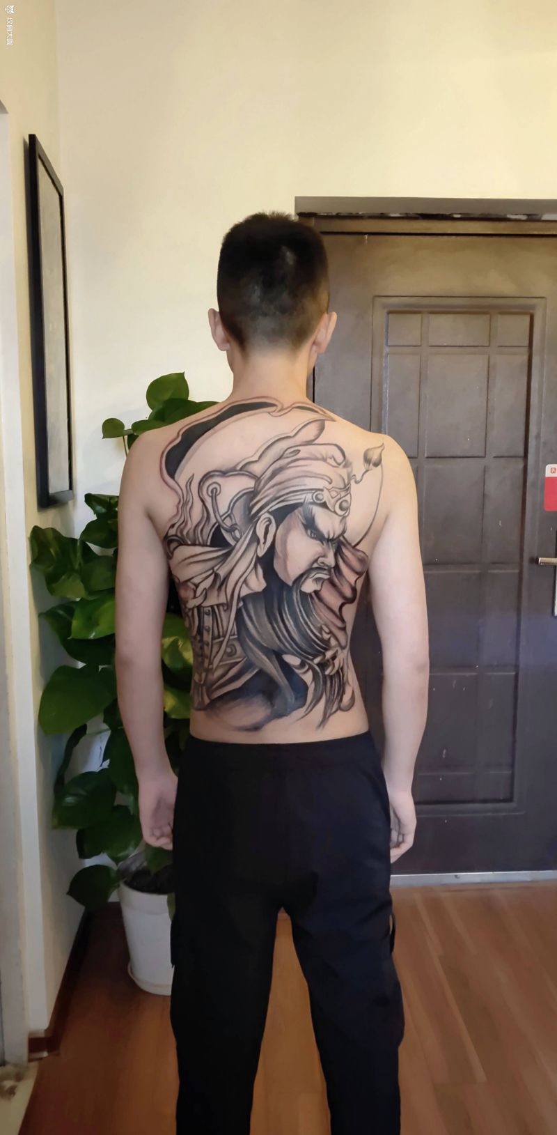 2999元满背关公纹身图片_背部新传统纹身图案