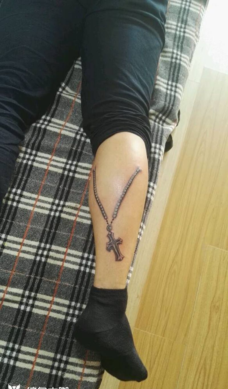小腿十字架纹身图片_腿部欧美纹身图案