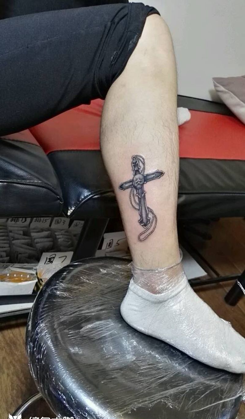 十字架！纹身图片_脚部欧美静物宗教成品纹身图案