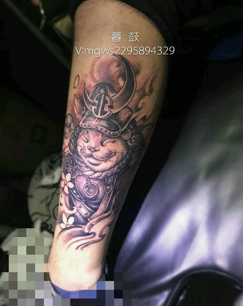 招财喵纹身图片_腿部传统动物成品纹身图案