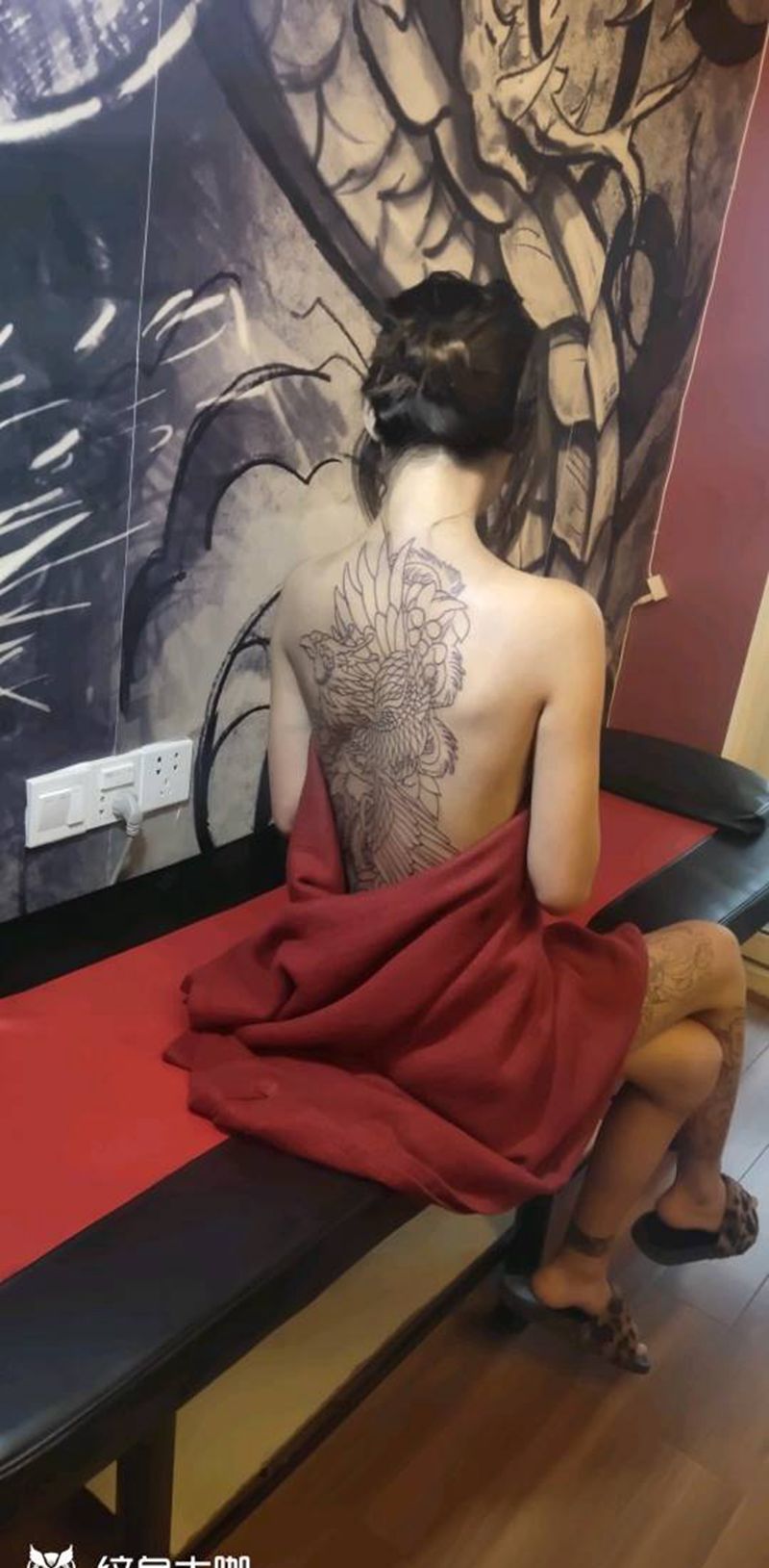 凤凰线条纹身图片_背部新传统纹身图案