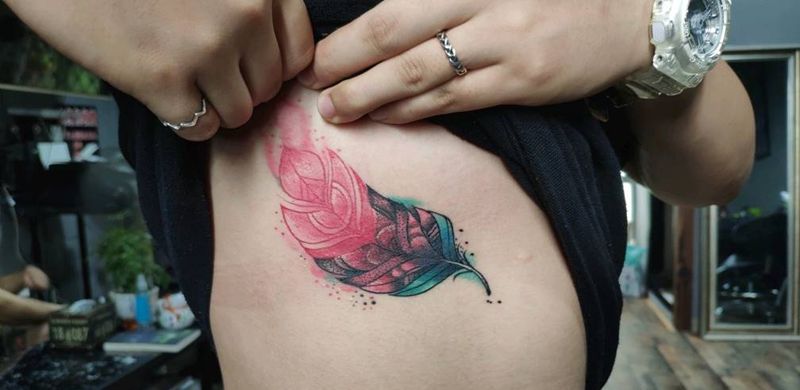 羽毛一只纹身图片