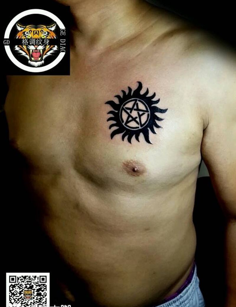 图腾五角星！纹身图片_胸部图腾纹身图案