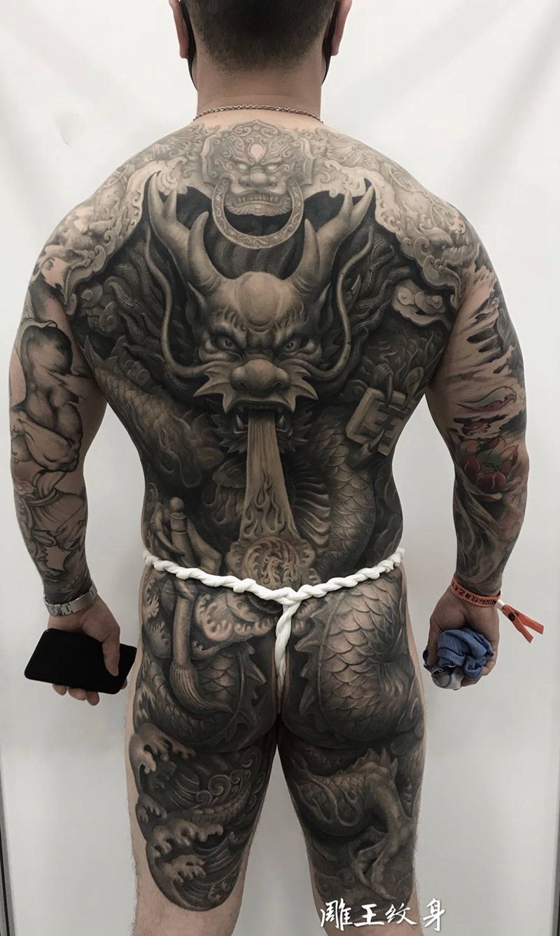 御龙纹身图片