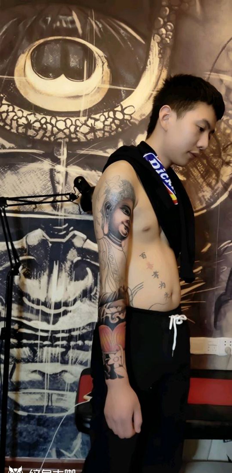 1999元就改旧纹身纹身图片_手臂新传统纹身图案