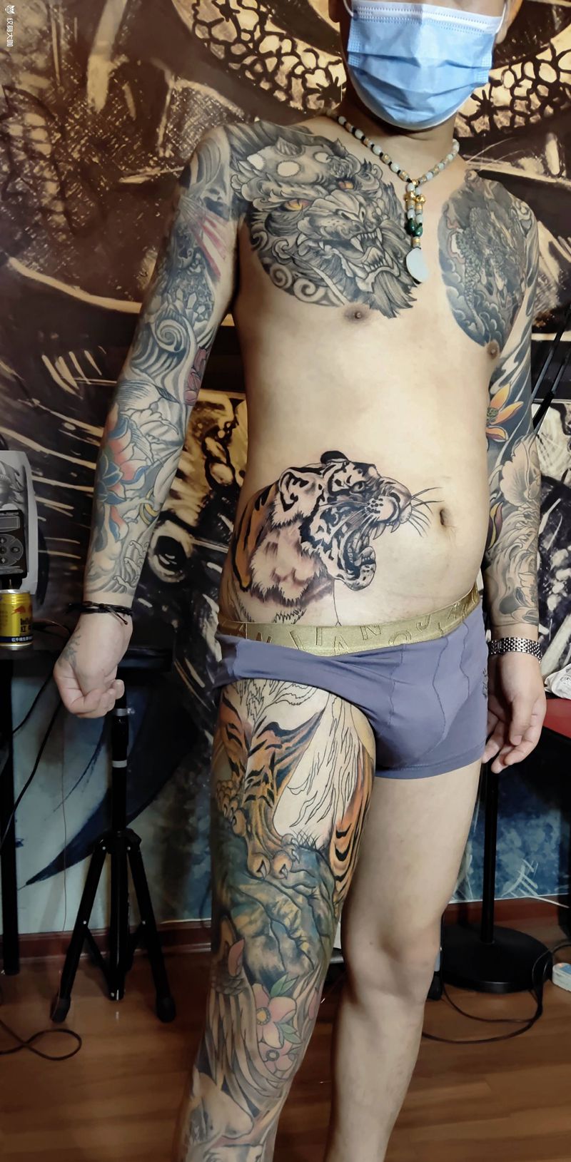 花絮纹身图片_腿部新传统纹身图案