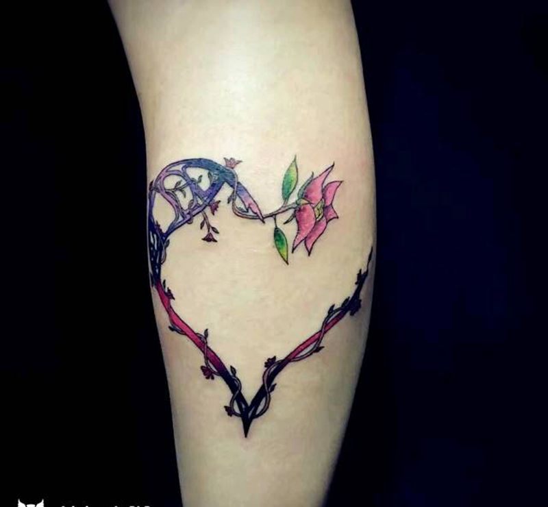 心藤蔓纹身图片