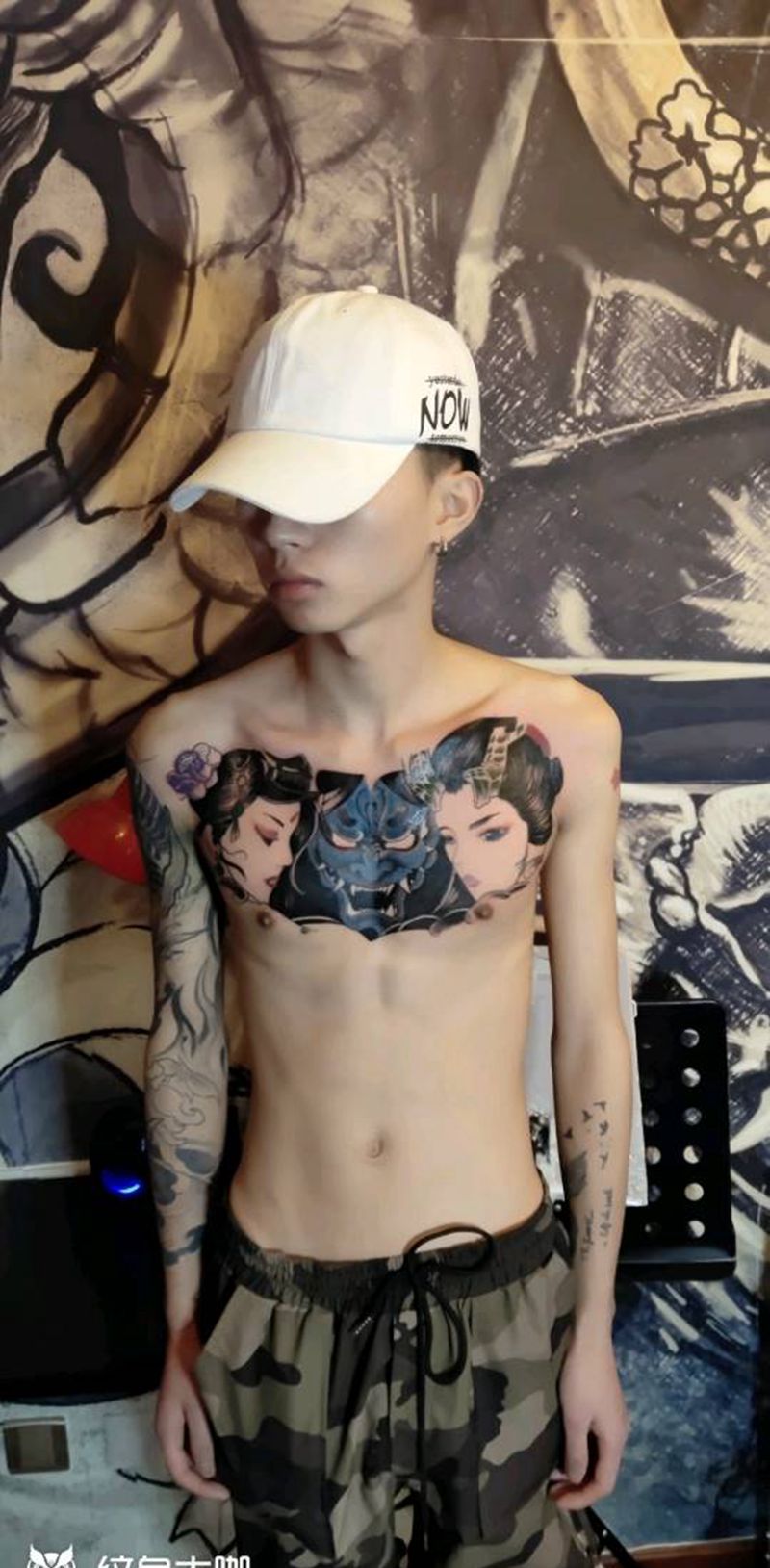 1999元花胸纹身图片_胸部新传统纹身图案