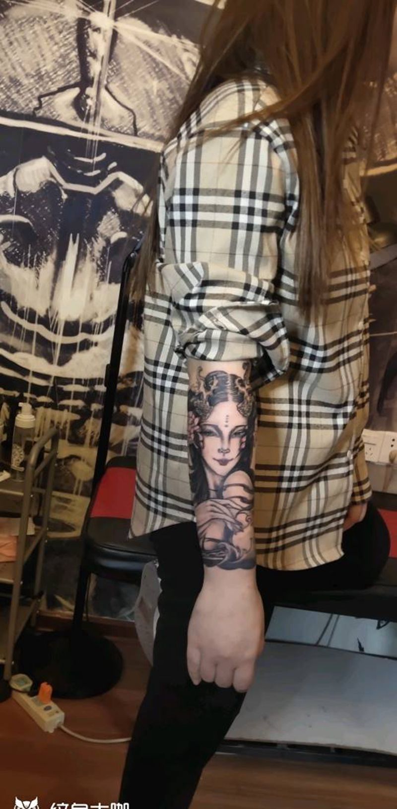 999元包小臂龙女纹身图片_手臂新传统纹身图案