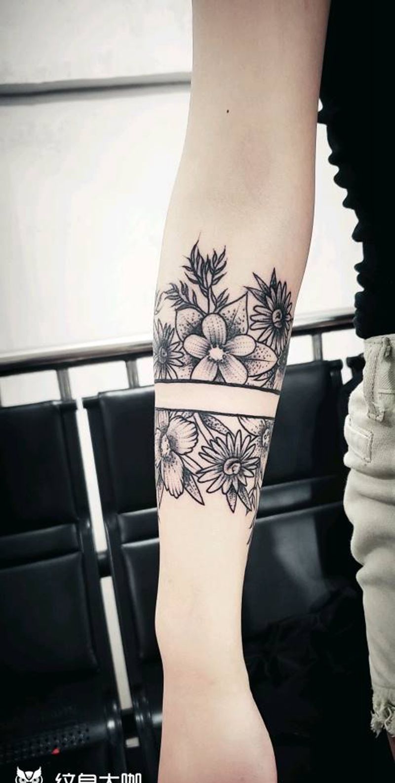 臂环纹身图片