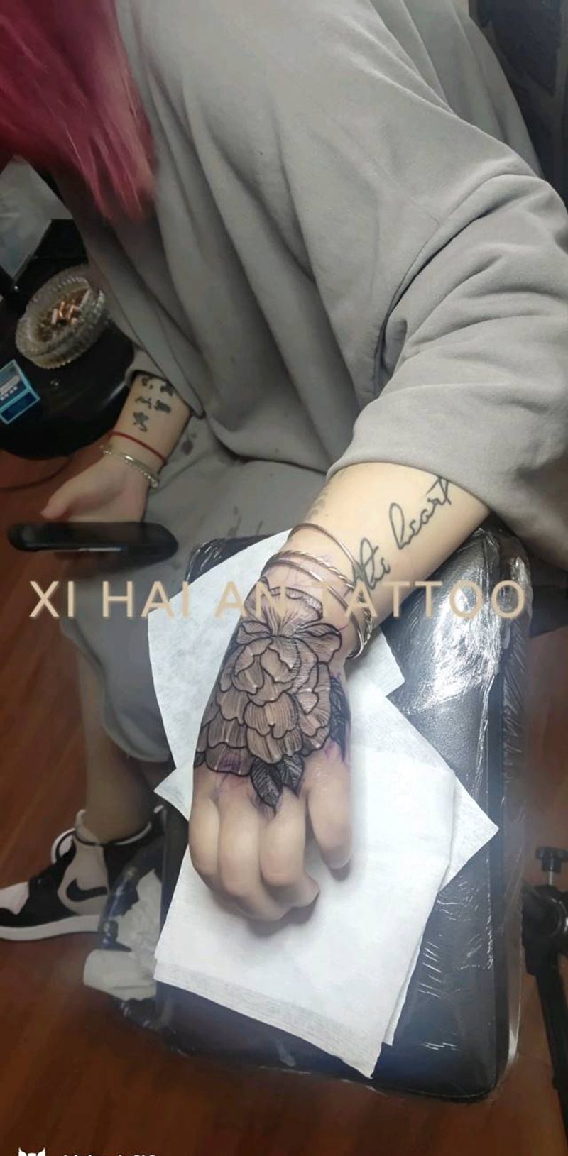 花手遮盖599元纹身图片_手部点刺纹身图案