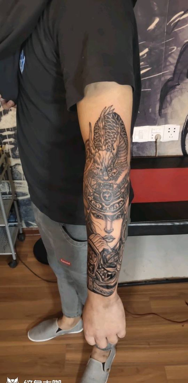 1499元女武士纹身图片_手部新传统纹身图案