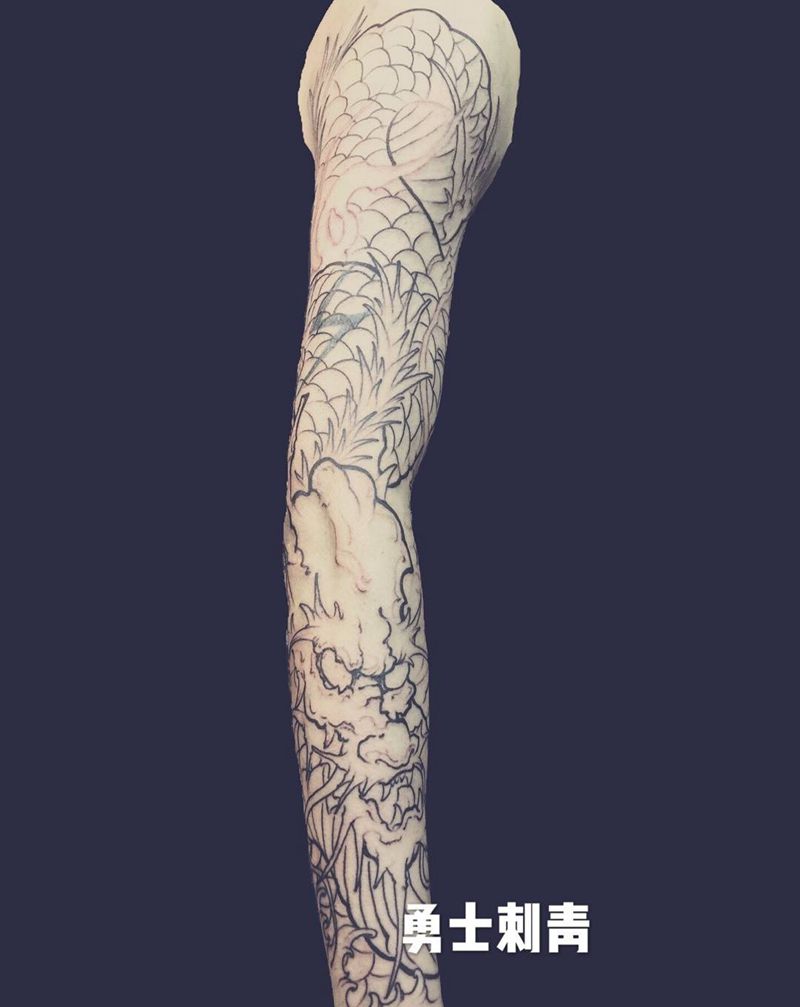 花臂龙纹身图片
