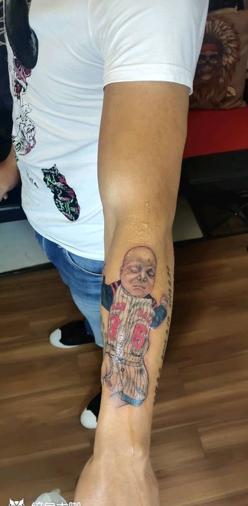 1299元选宝宝照纹身图片_手部欧美写实纹身图案