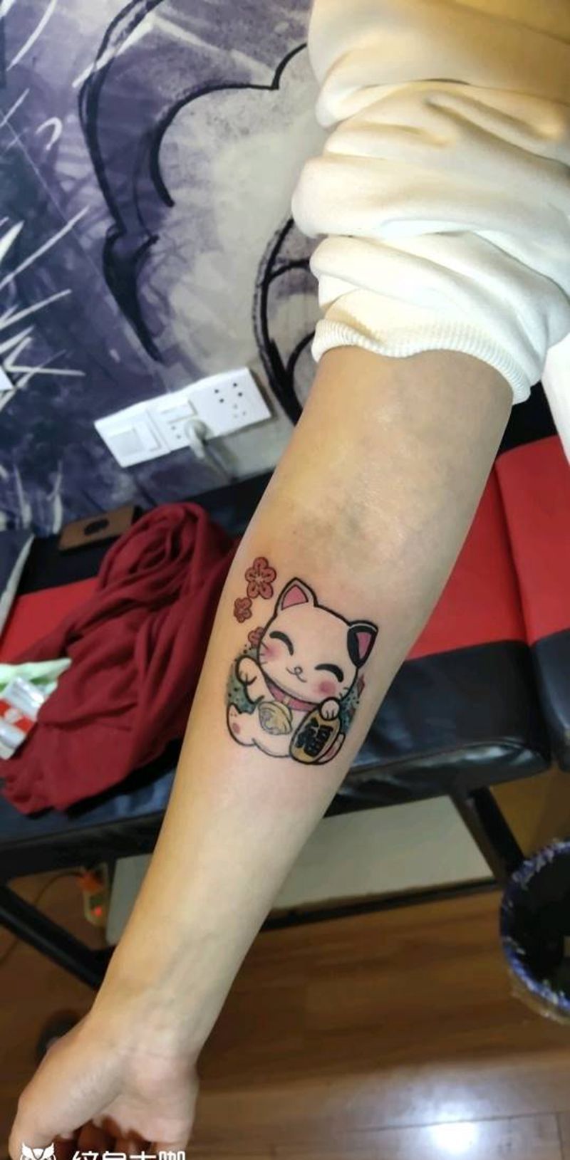 399元招财猫纹身图片_手部水彩纹身图案