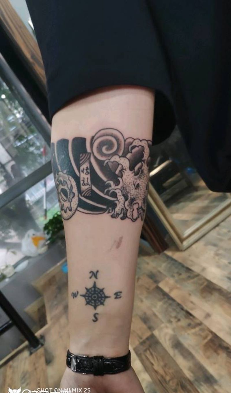 遮盖融合笑脸纹身图片