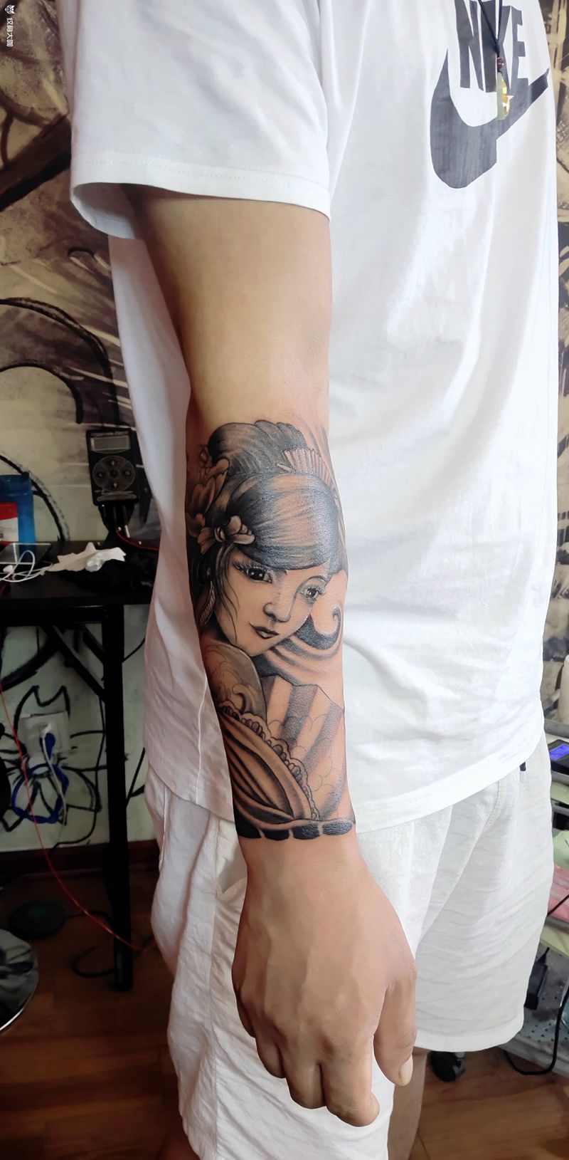 999元艺伎包小臂纹身图片_手臂新传统纹身图案