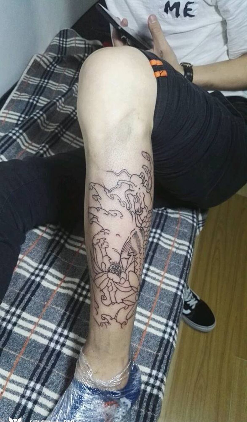 小腿鲤鱼纹身图片_腿部传统动物纹身图案