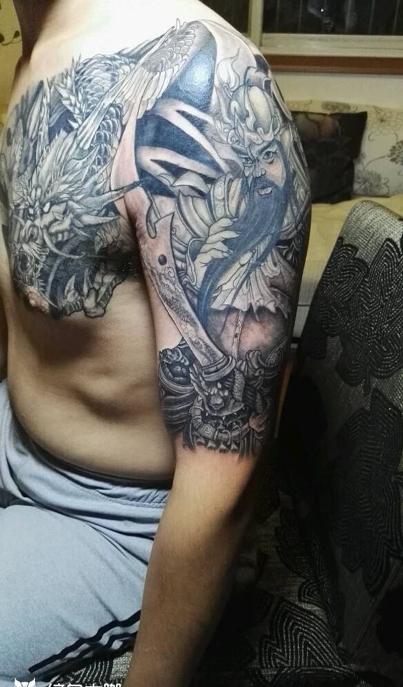 关公配龙半甲纹身图片_肩部手臂传统人物鬼神成品纹身图案