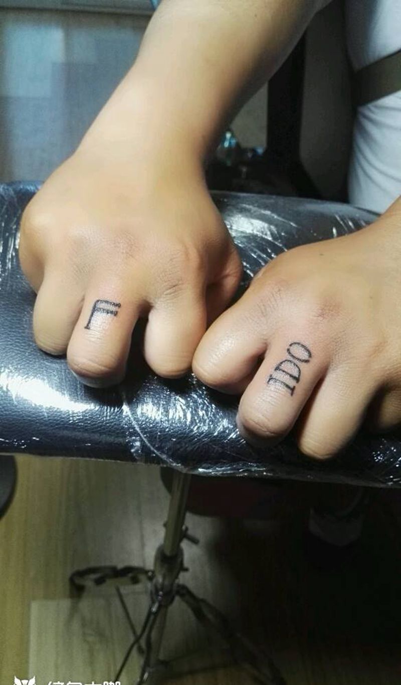 英文字母纹身图片_手部欧美字符成品纹身图案