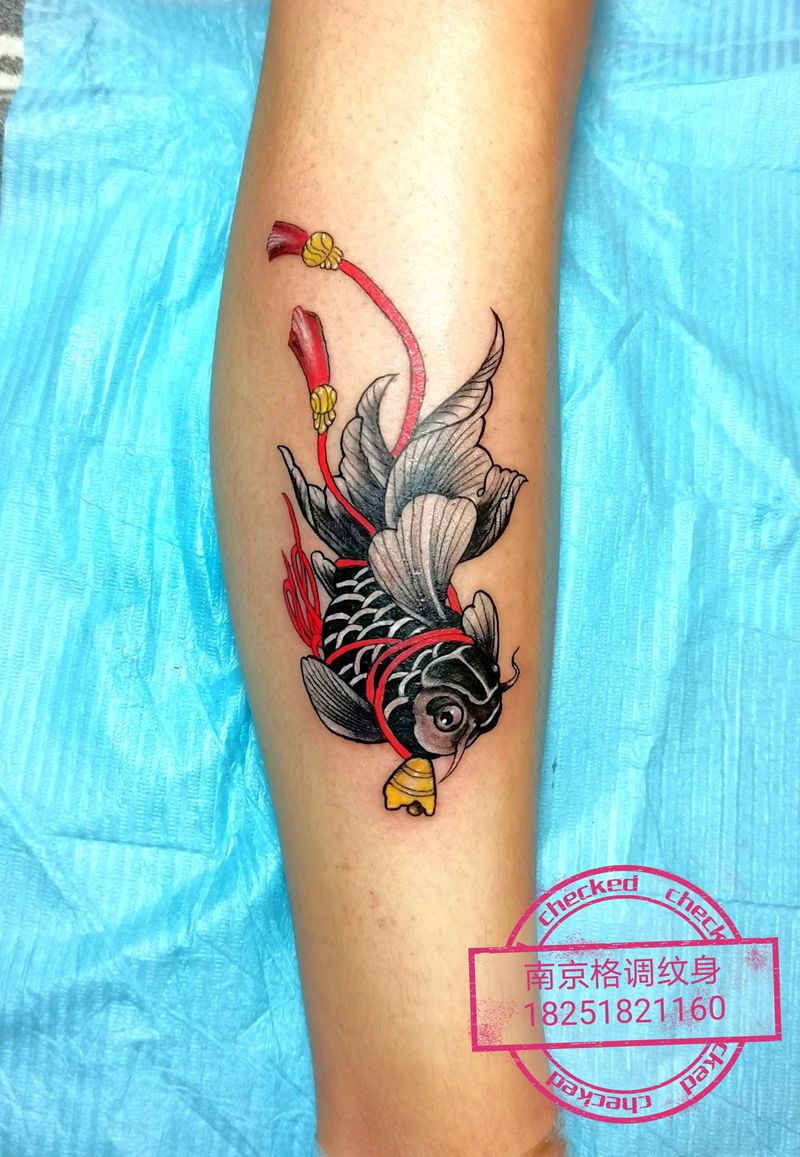 599鱼遮盖纹身图片_脚部New School纹身图案