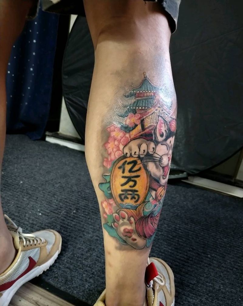 招财猫纹身图片_腿部新传统纹身图案
