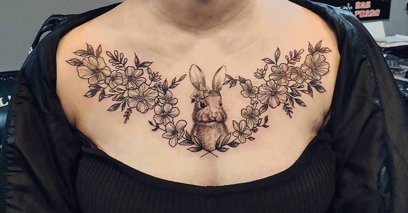 小花胸纹身图片