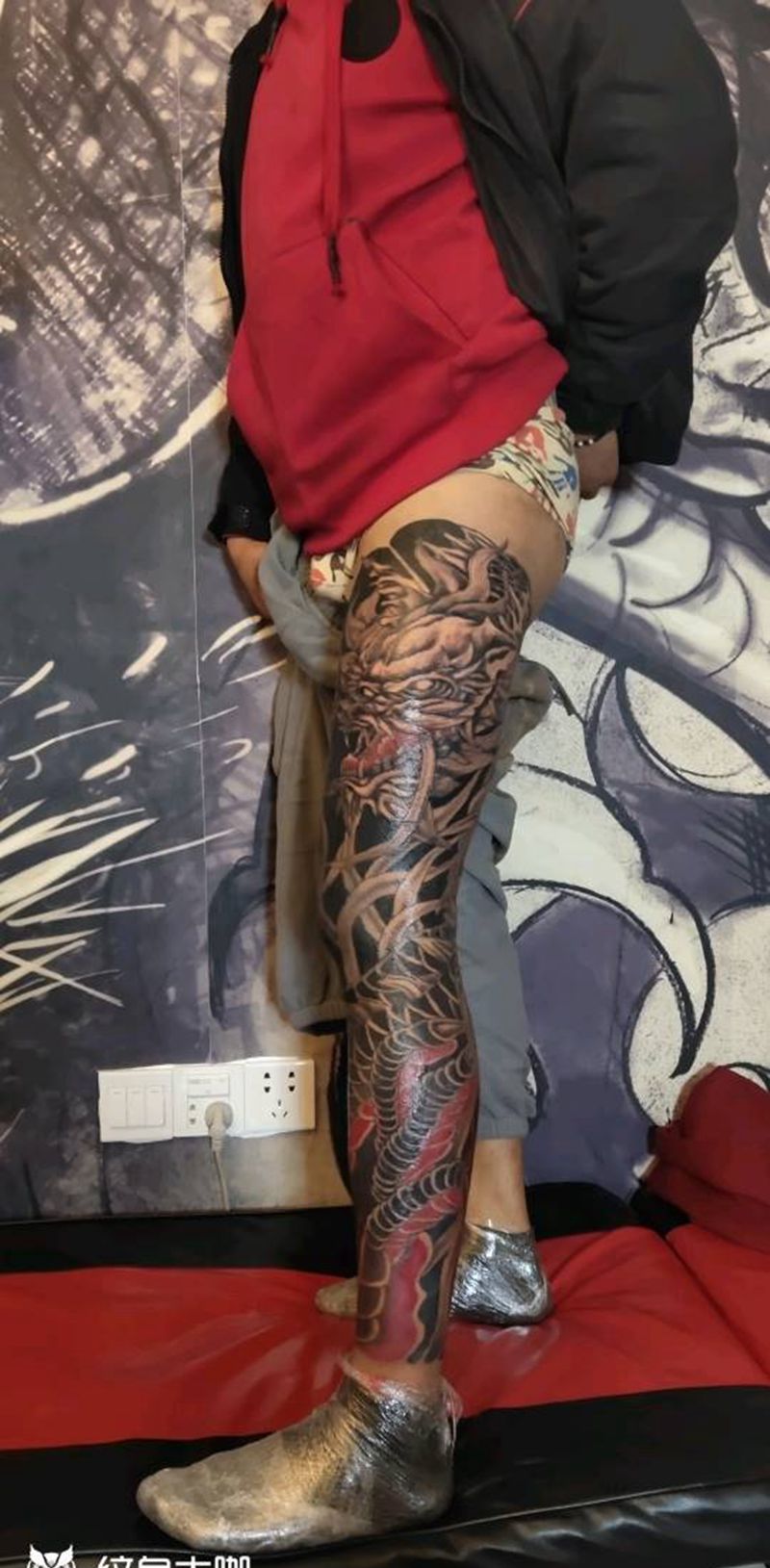 3499元盘龙腿纹身图片_腿部老传统纹身图案