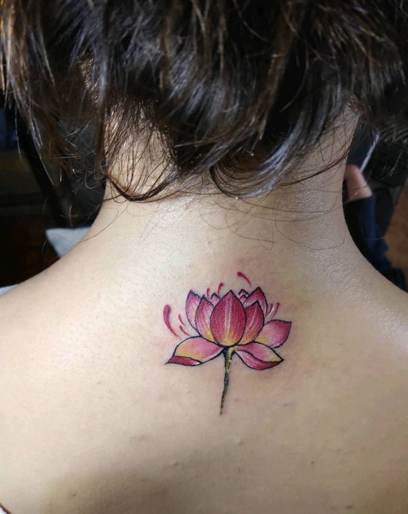 后颈莲花纹身图片_颈部新传统纹身图案