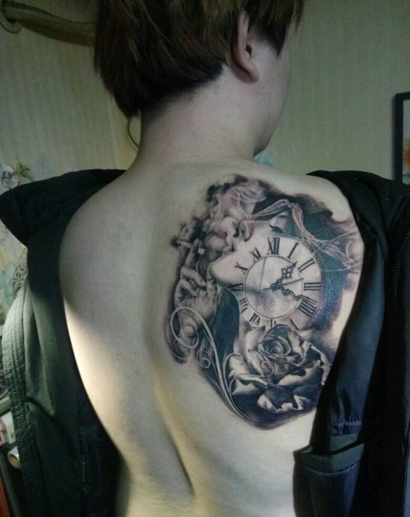 吸烟的女子纹身图片