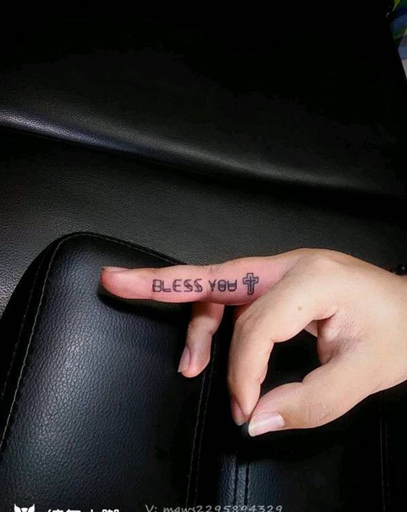 不大~其实挺难纹身图片_手部清新字符原创成品纹身图案