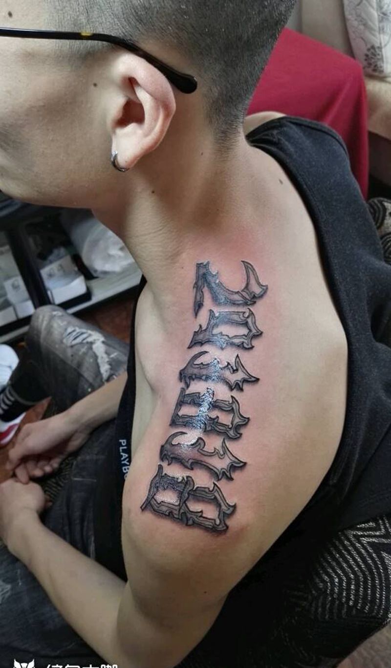 花体数字纹身图片_肩部欧美字符人物成品纹身图案