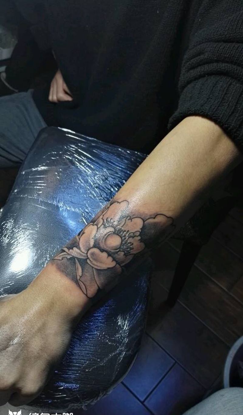 牡丹纹身图片_手臂传统植物成品纹身图案