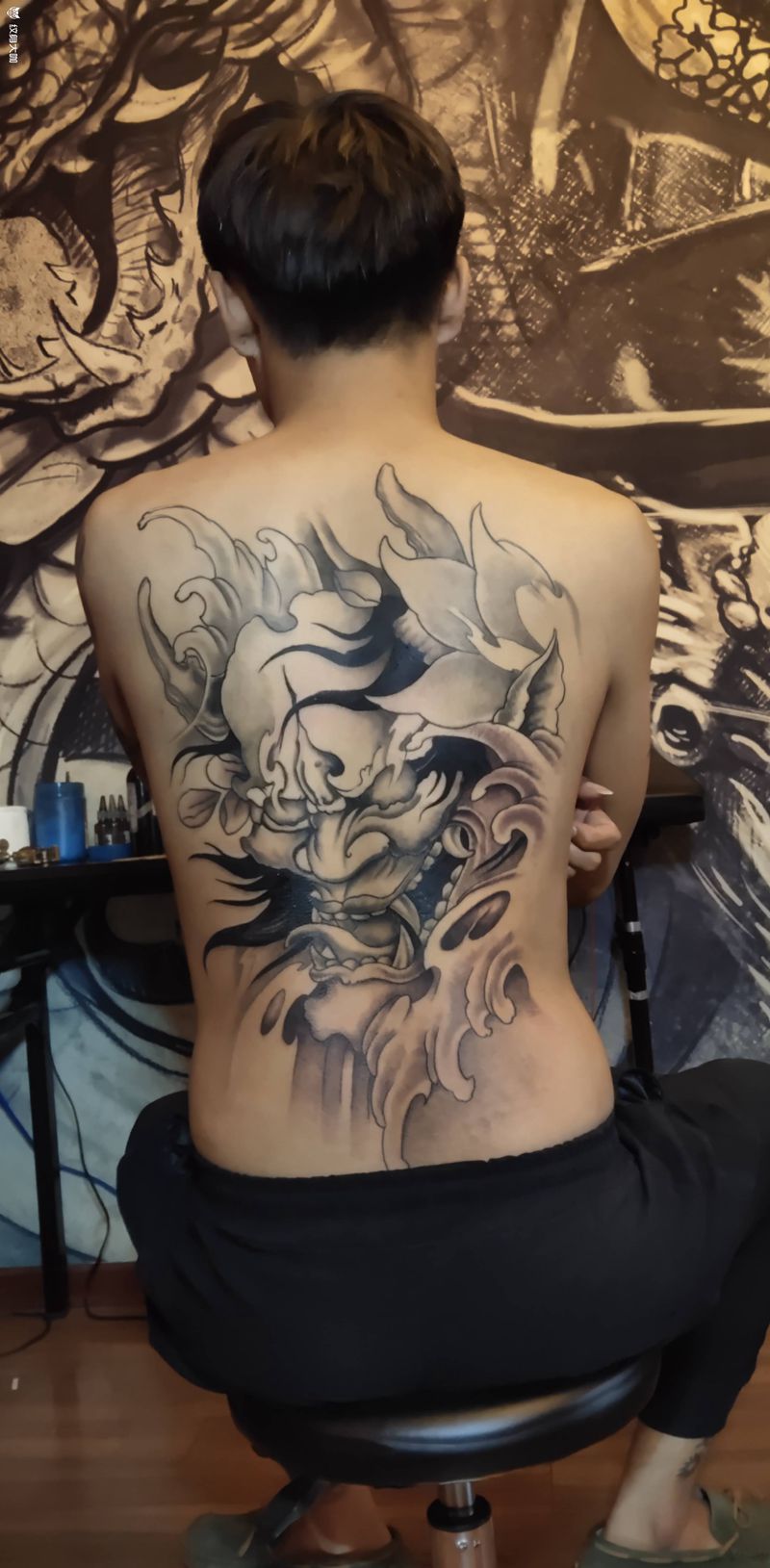 1999元般若宝宝纹身图片_背部新传统纹身图案