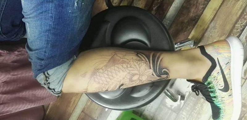 小腿鲤鱼！下次继续纹身图片_脚部传统动物纹身图案