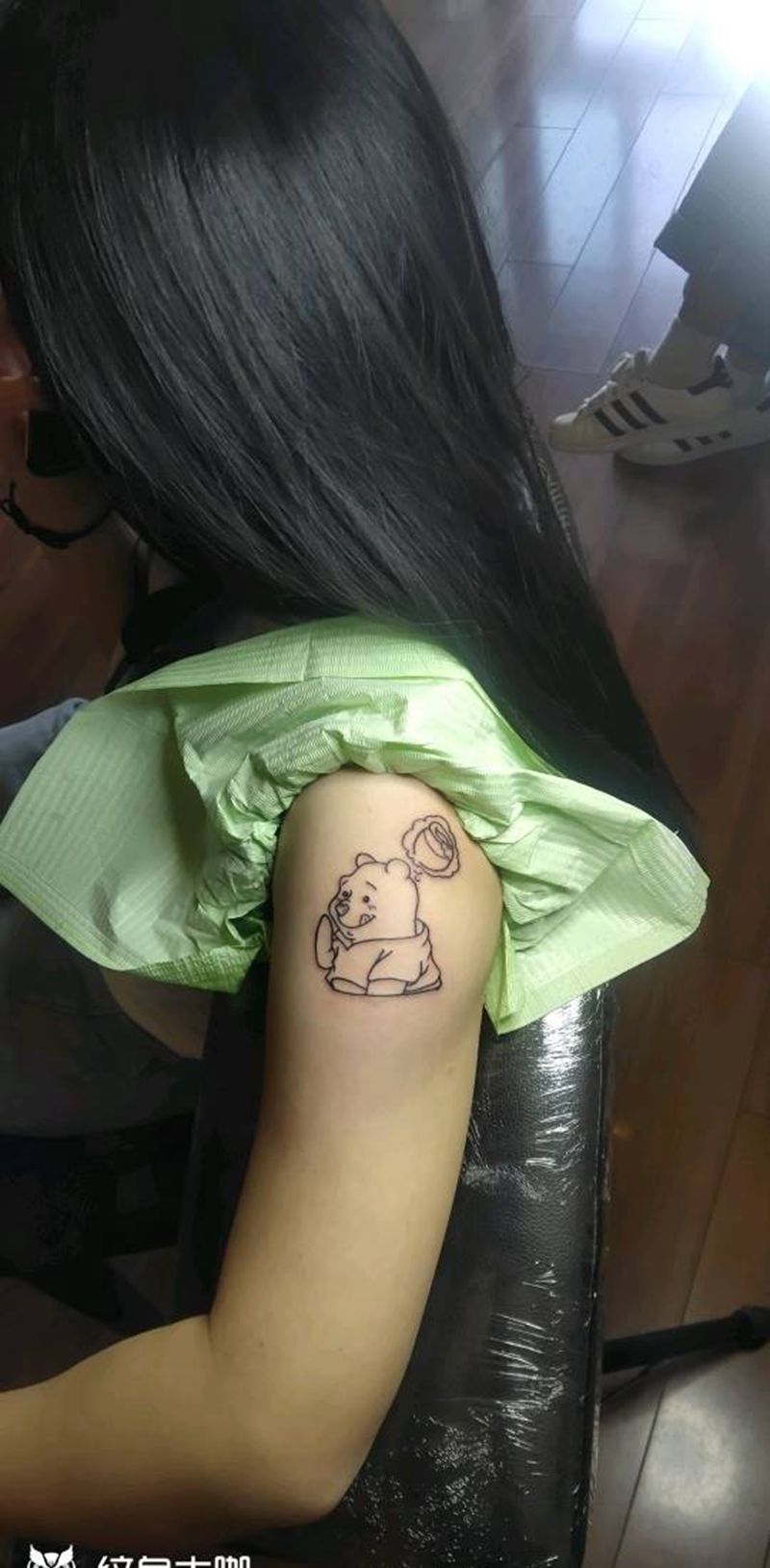 维尼熊纹身图片_肩部纹身图案