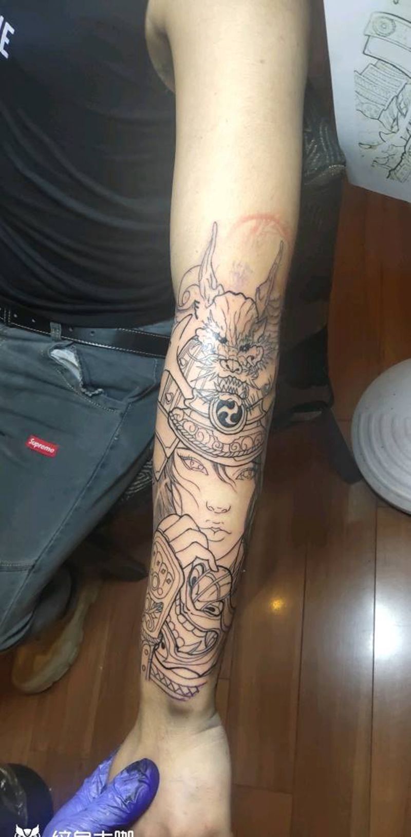 1499元女武士未完成！因为疼纹身图片_手部新传统纹身图案